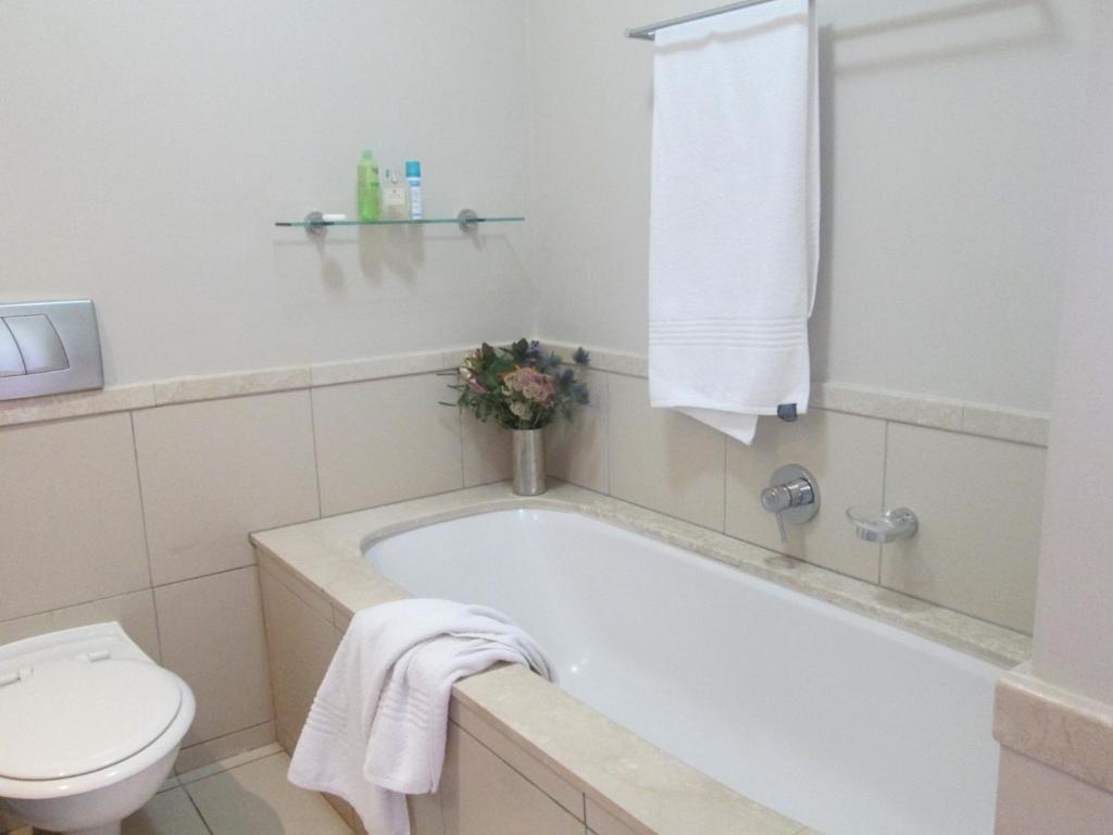 Sunstays Lagoon Beach Apartments Cape Town Room photo